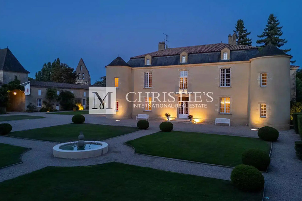 An absolutely spectacular 16th Century chateau nestled near Bordeaux.